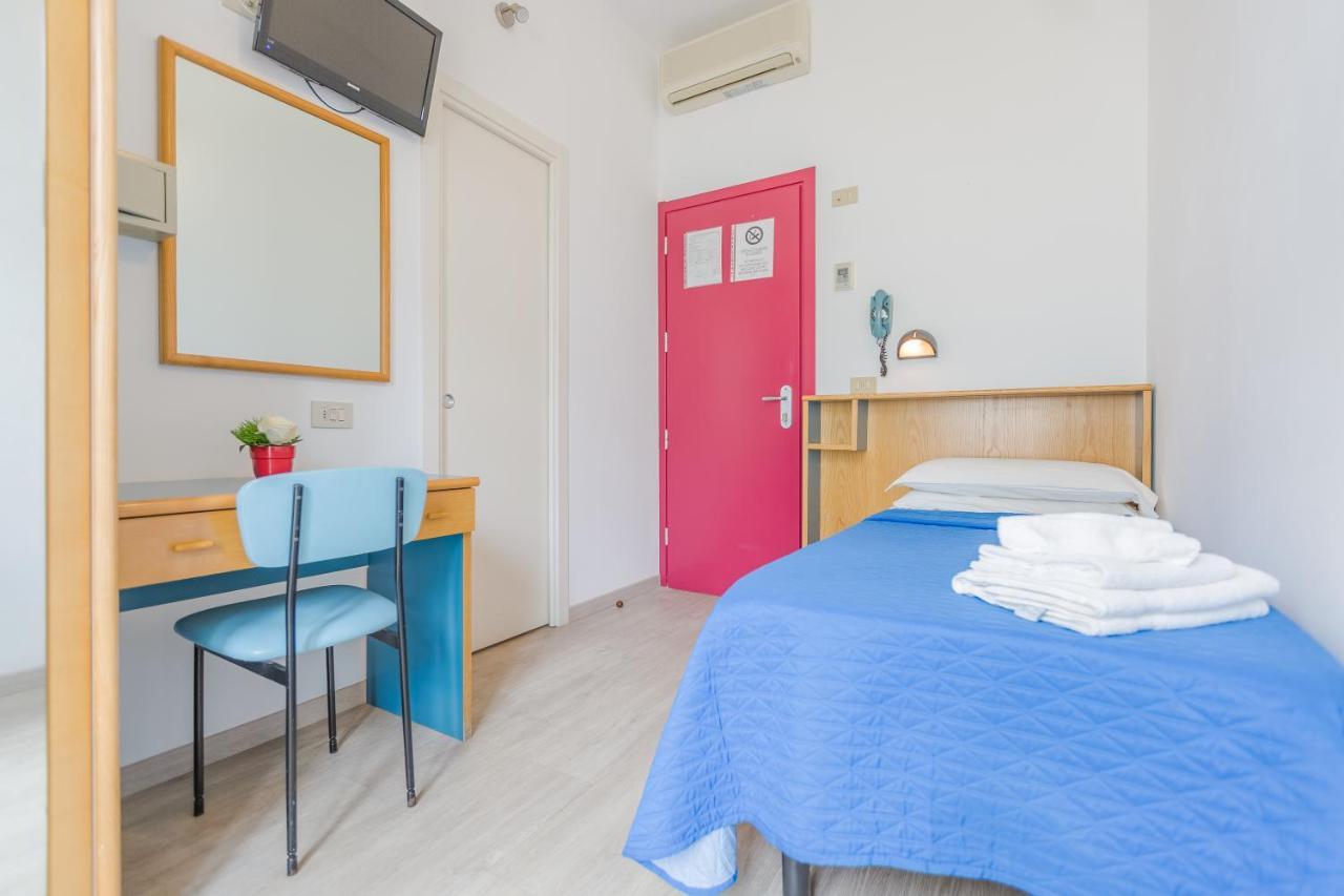 Hotel Eiffel Rimini Extérieur photo