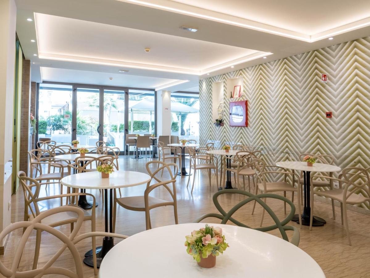 Hotel Eiffel Rimini Extérieur photo
